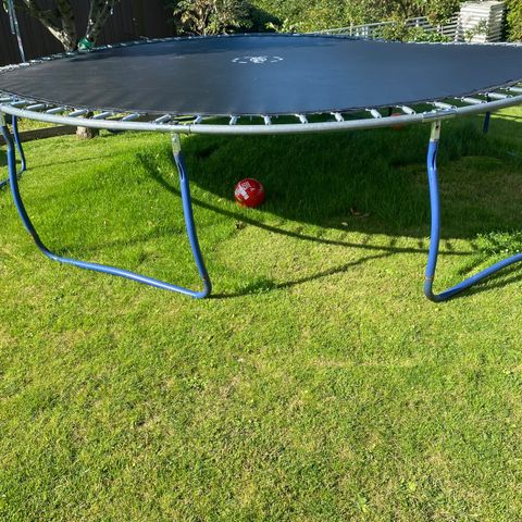 Trampoline power jump 4.30