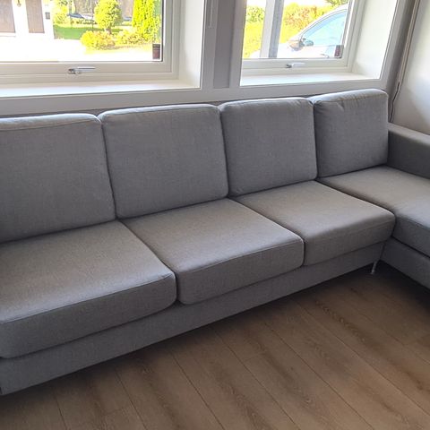 Pen sofa med sjeselong