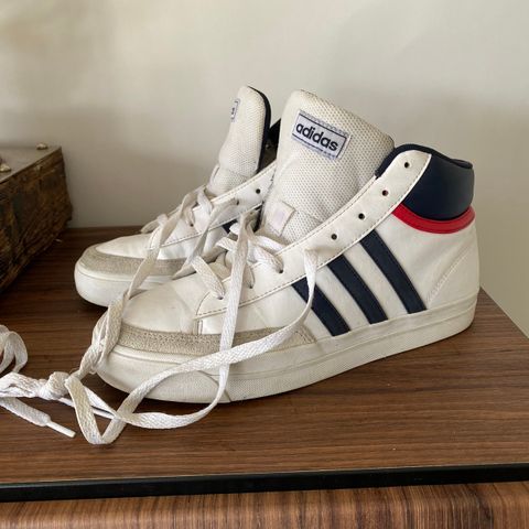 Adidas skinn sneakers