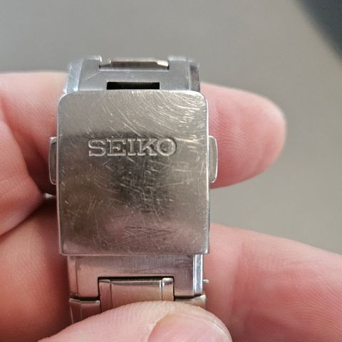 Ønsker å kjøpe seiko premier kinetic stållenke lås