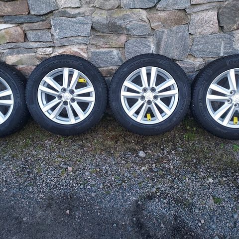 4stk.vinterdekk 215/60 R17 på Mitsubishi felger