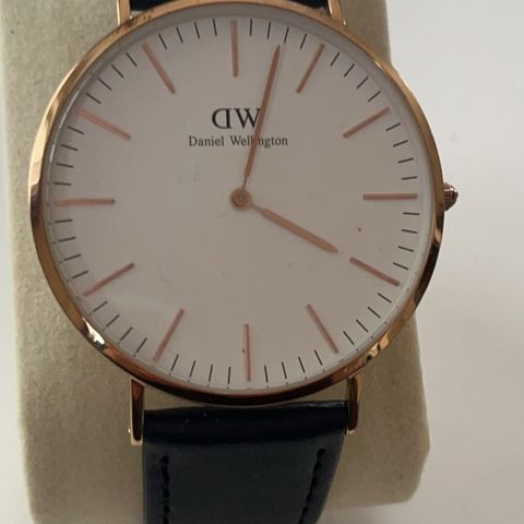 Daniel Wellington med 2 belter og ny batteri