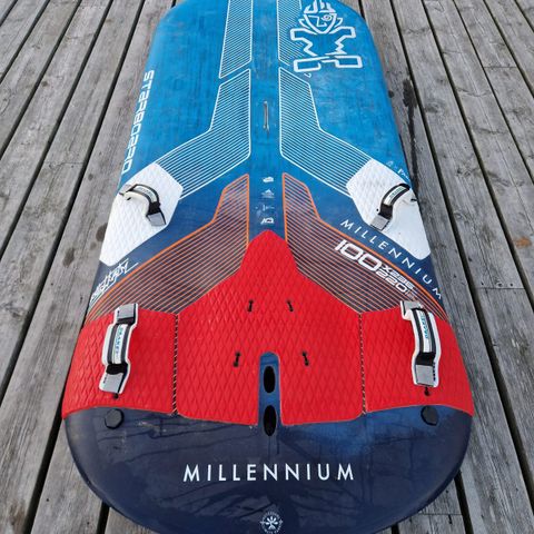 Millenium 2024 foil windsurf brett (air inside)