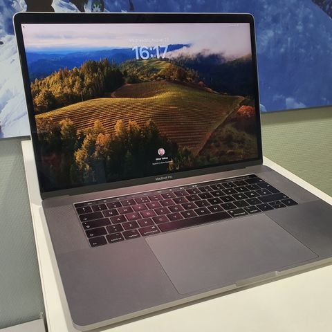 MacBook Pro 2019 15-tommer - 27000 KR NY - i7 2.6 GHz 16 GB RAM 256GB DISK