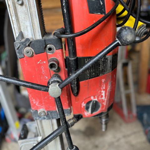 Hilti DD 200 og stativ