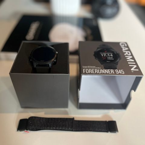 Garmin 945 med ekstra ubrukt nylon rem