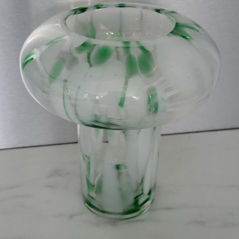 Vase.