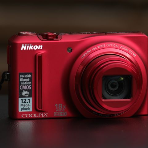 Nikon COOLPIX S9100 12.1 Megapiksler Digitalkamera