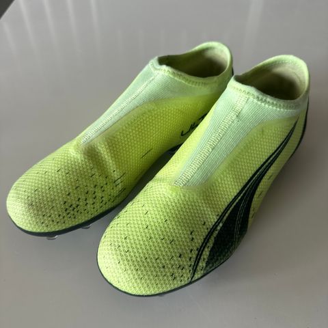 Nesten nye fotballsko Puma 37,5