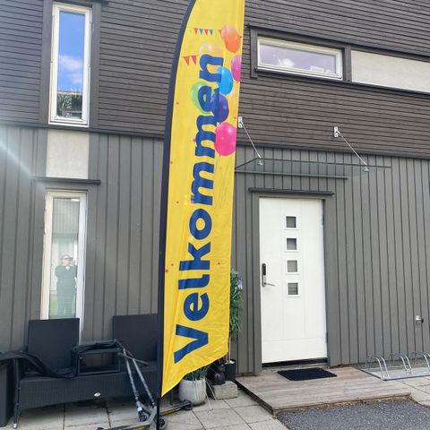 Beachflagg Velkommen 4,5 meter høyt XL