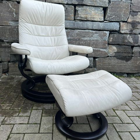 Stressless® Opal (M) Classic lenestol med krakk fra Ekornes