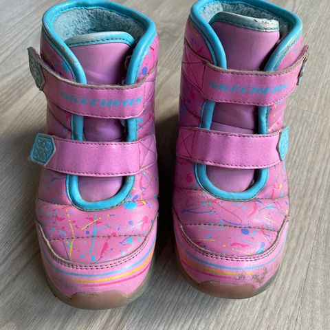 Rosa vinterblinkesko fra Skechers