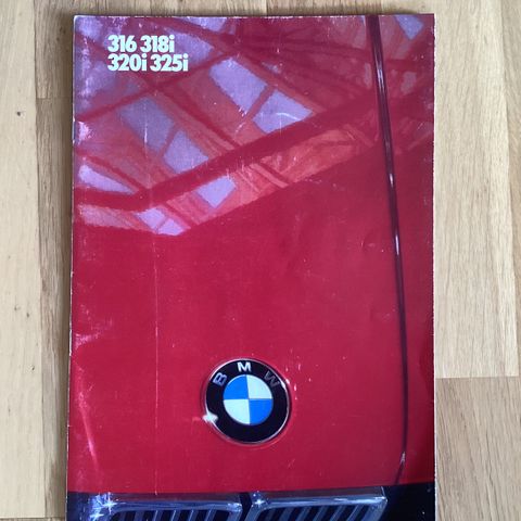 BMW e-30 1987 mod. brosjyre. Kan sendes med Postnord kost.69kr