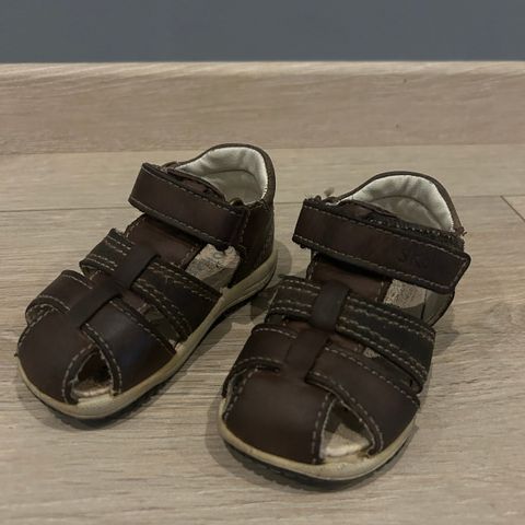 Baby skinnsandaler str 21