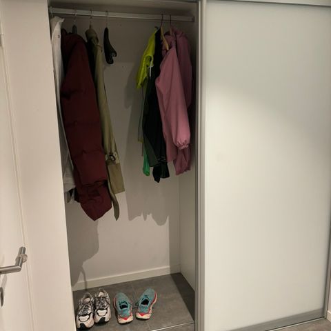 Skyvedørsgarderobe fra Garderopemannen