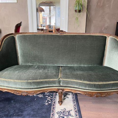 Antikk Louis XV (15.) Salong med Sofa, to stoler og bord