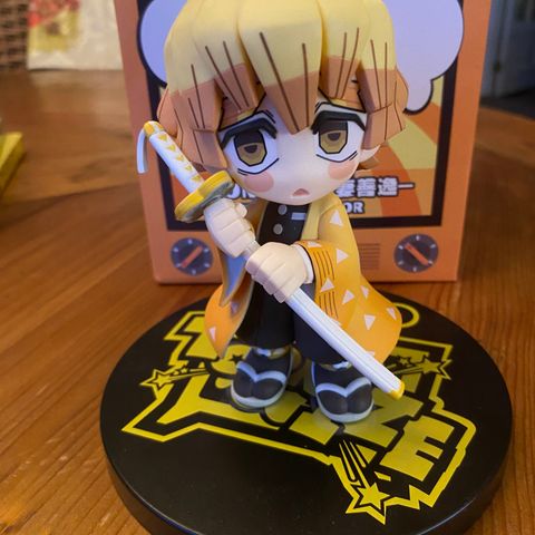 Zenitsu demon slayer figure selges