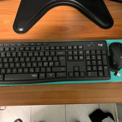 Logitech MK295 trådløs tastatur og mus - GRAPHITE NORDIC