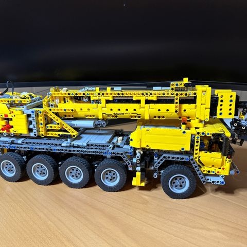 Lego Technic 42009 - Mobile Crane Mk II