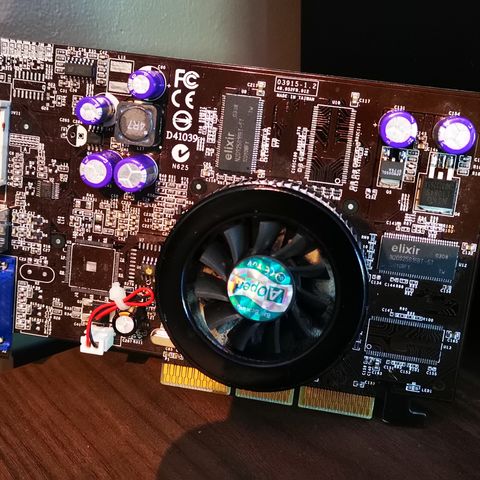 Geforce FX5600 128MB (AGP - 2003)