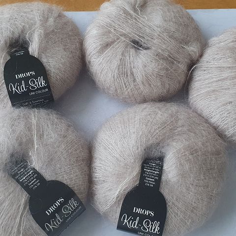 Drops kid silk i lys beige farge