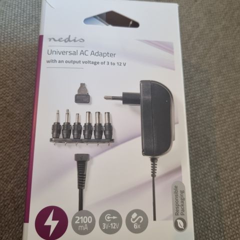 Universal AC adapter