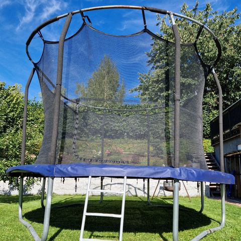 Jumpking trampoline oval 3,1×4,6. Nyvasket og klar for demontering!