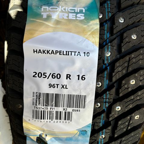 Piggdekk Nokian Hakkapelitta 10 205/60 R16