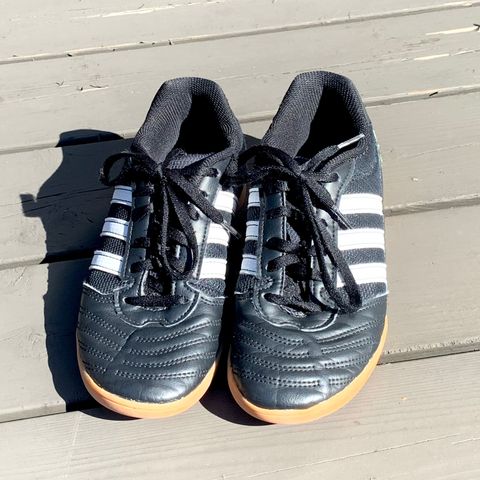 Adidas fotballsko str 37 1/3