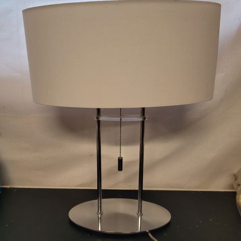 Fin oval lampe