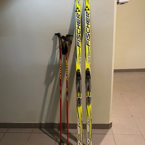 Fisher RCS ski + Swix staver