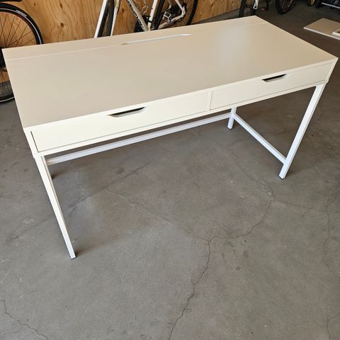 Ikea Alex skrivebord selges.