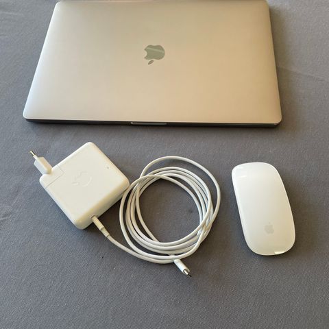 MacBook Pro 15 32 gb ram, 256 gb disk, 2018