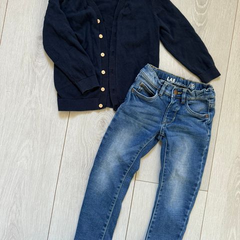 Jeans og cardigan til gutt str 110