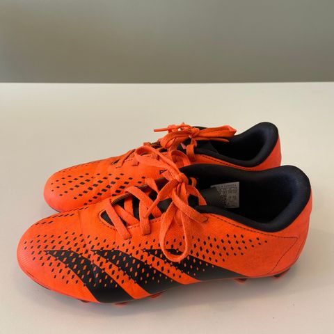 Adidas Predator fotballsko gress str 36