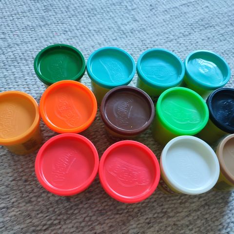 Play-Doh 13 pieces - new