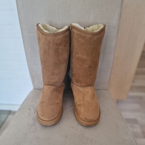 Vinterboots, minner om UGG. Str. 39. Som nye.