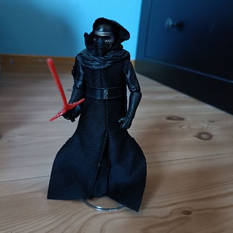 Kylo Ren black series fugur