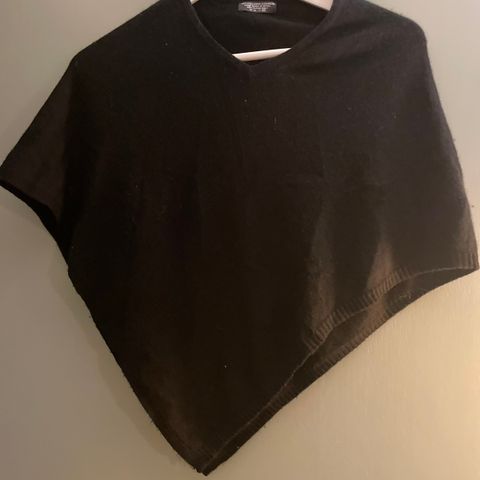 100% sort cashmere «genser» poncho- til å ha over kjoler/bluser