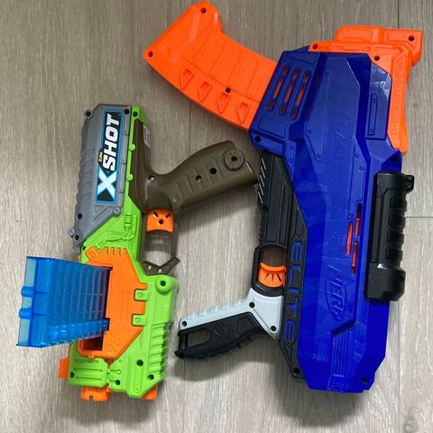 Nerf pistoler og blink selges