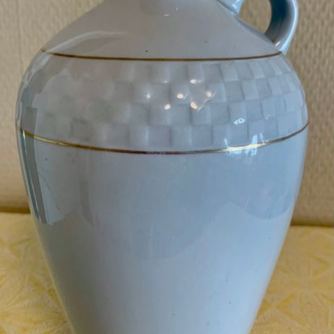 Vase/mugge, eldre  PP sanitær/ Nora G.