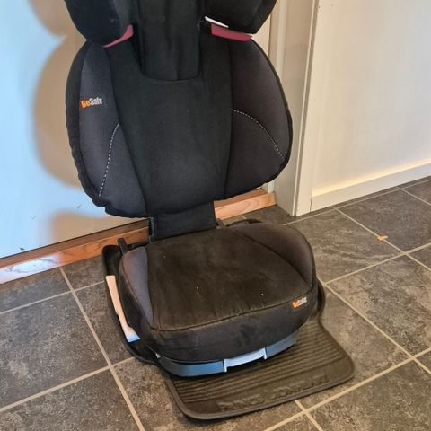 BeSafe iZi Up X3 med ISOfix og beskyttelsesmatte