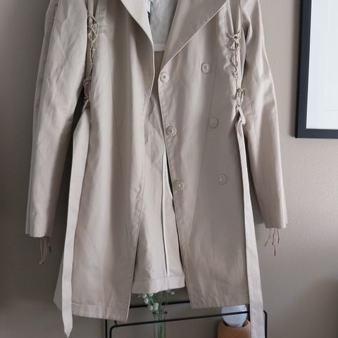 Guess trenchcoat