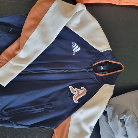 Jakke fra Adidas str xs