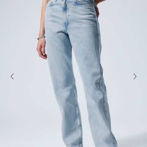 Rowe Extra High Straight Jeans fra Weekday