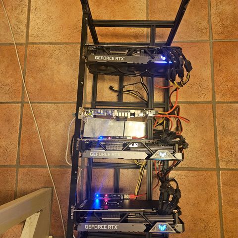 Mining rig med 2 stk Asus Rtx. Selges komplett slik som på bildene.