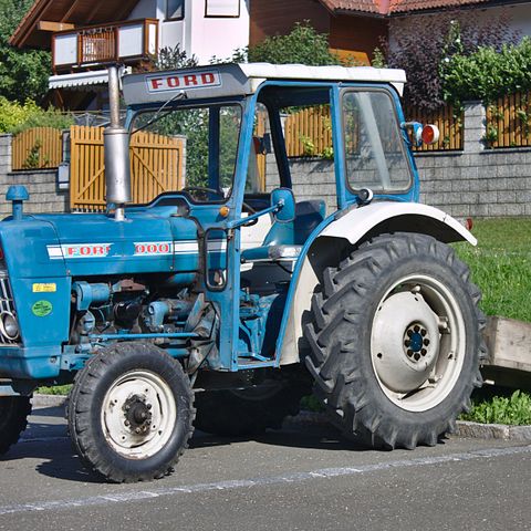 Ønsker å kjøpe mindre traktor ala Ford 2000-3000..