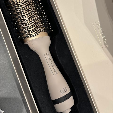 Blow out and styling brush