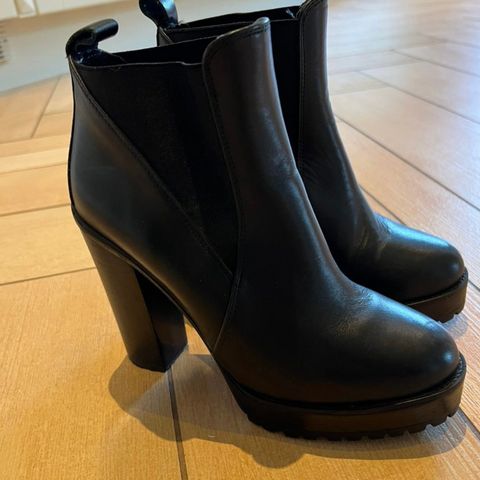 Kurt Geiger boots