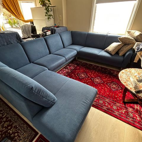 To-hjørne sofa + stol selges - 6 år gammel men som ny